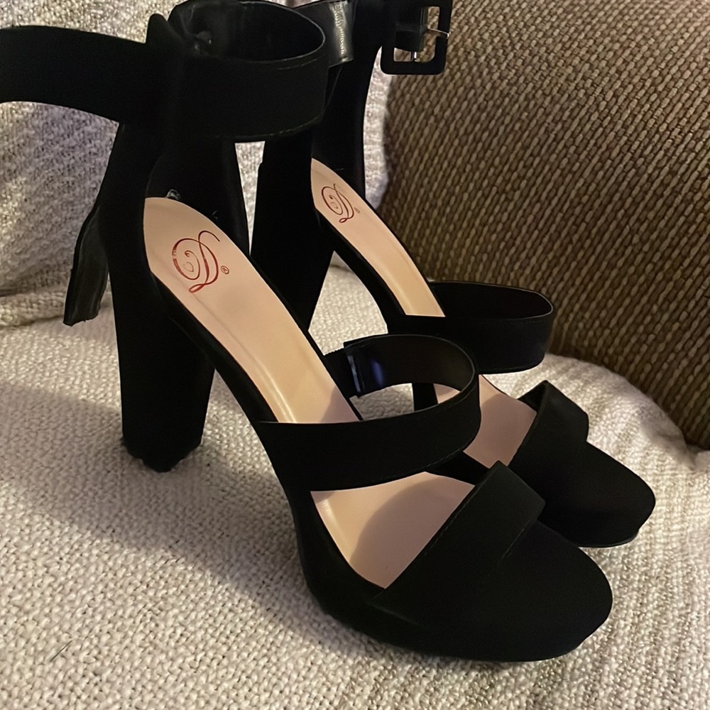 Heels - Picture 2 of 3